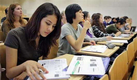 <a style='color:#268bd1;cursor:pointer;' href='/jyyl.html'><a style='color:#268bd1;cursor:pointer;' href='/jyyl.html'>德國(guó)教育</a></a>問題之中學(xué)教育篇(下) 德國(guó)教育問題之中學(xué)教育篇(下)