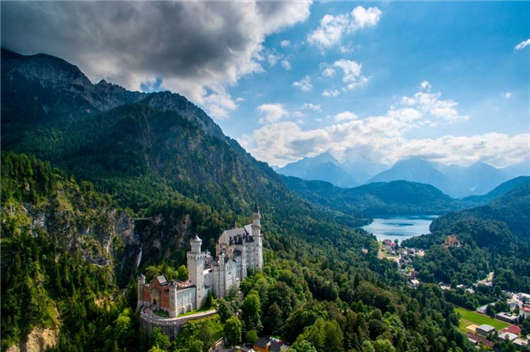 回顧往昔,<a style='color:#268bd1;cursor:pointer;' href='/fctz.html'>德國投資</a>移民條件有什么不同? 回顧往昔,德國投資移民條件有什么不同?