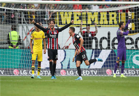 法蘭克福戰(zhàn)勝BVB成功領(lǐng)先 法蘭克福戰(zhàn)勝BVB成功領(lǐng)先